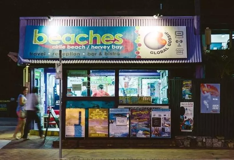 בית מלון כפרי Beaches Backpackers Airlie Beach Hostel