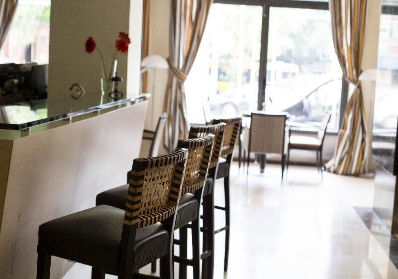 هتل Davitel  Tobacco