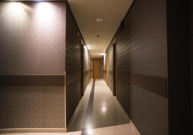 هتل Davitel  Tobacco