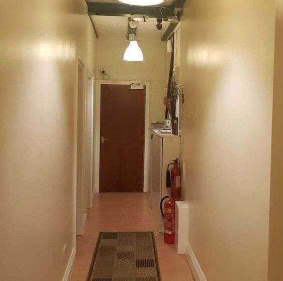 Отель Hour Glass