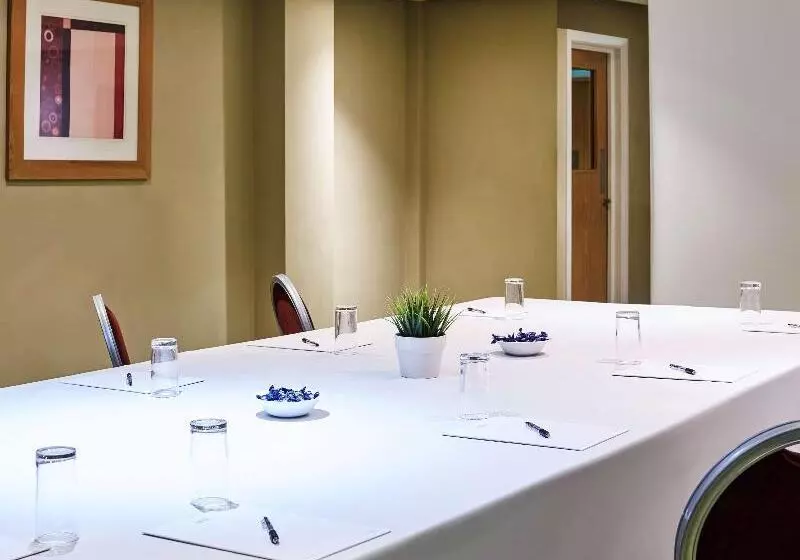 호텔 Mercure Newbury West Grange