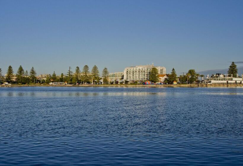 فندق Oaks The Entrance Waterfront Suites