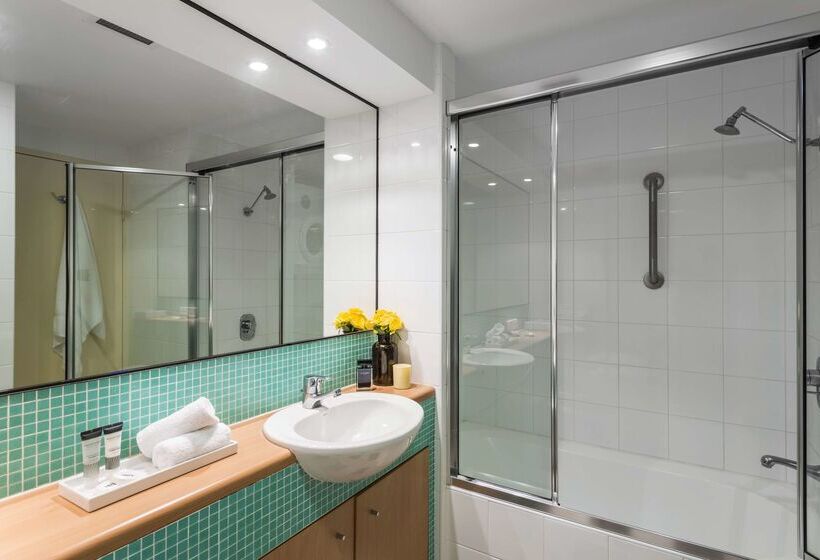 فندق Oaks The Entrance Waterfront Suites