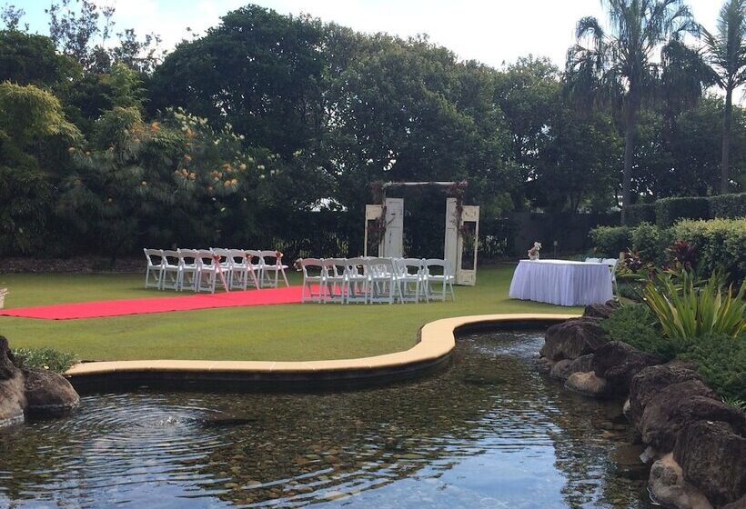 Отель Peppers Salt Resort & Spa