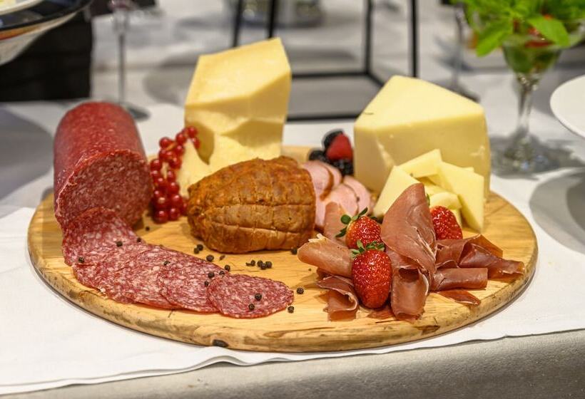 Szálloda Polis Grand