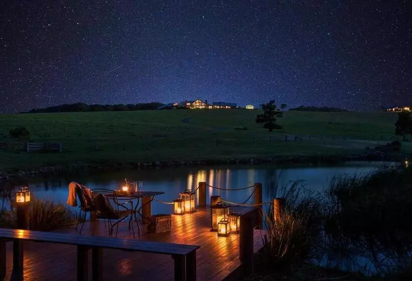 Отель Spicers Peak Lodge