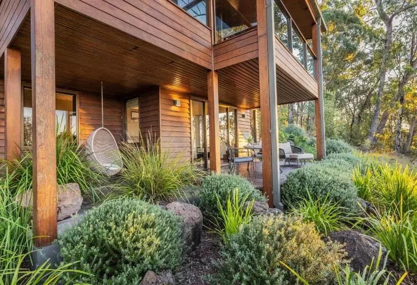 Отель Spicers Peak Lodge