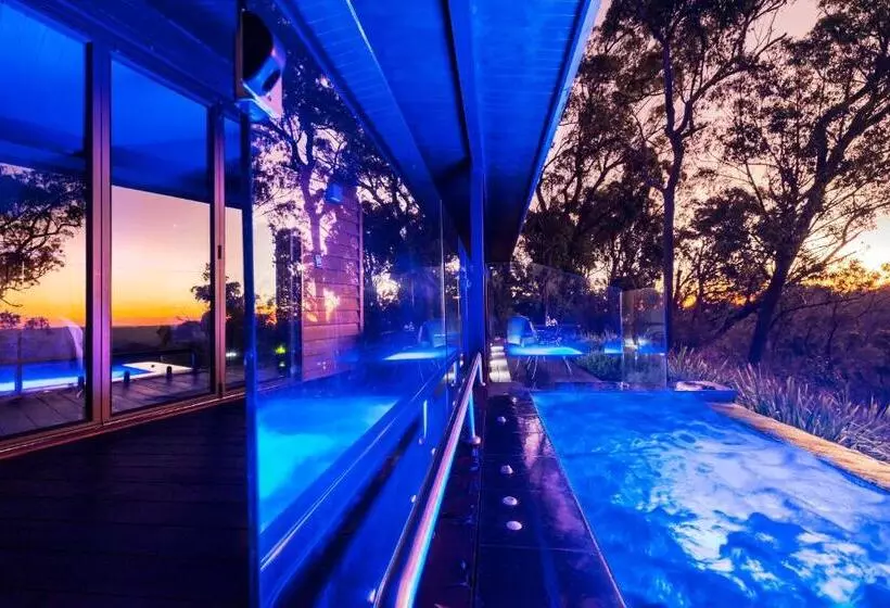 Отель Spicers Peak Lodge