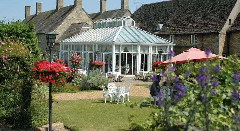 בית מלון כפרי The Haycock Manor