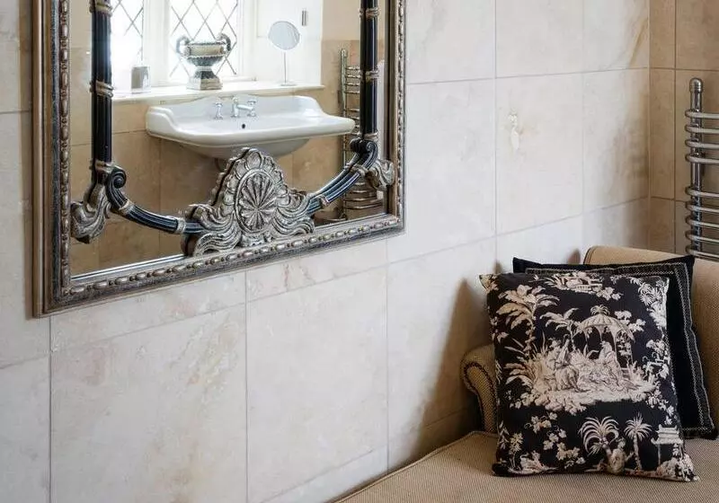 בית מלון כפרי The Haycock Manor