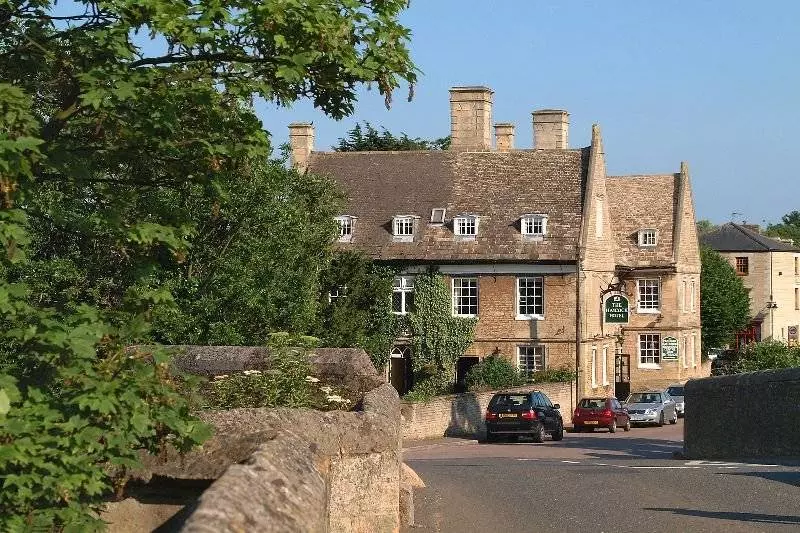 בית מלון כפרי The Haycock Manor