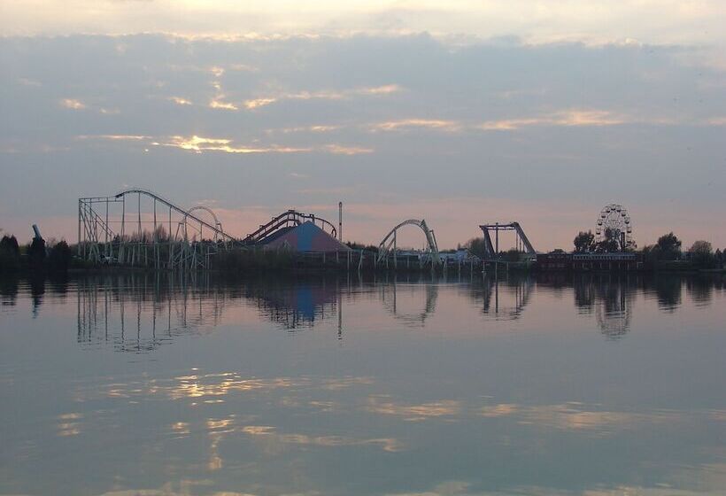 Отель The Pinewood