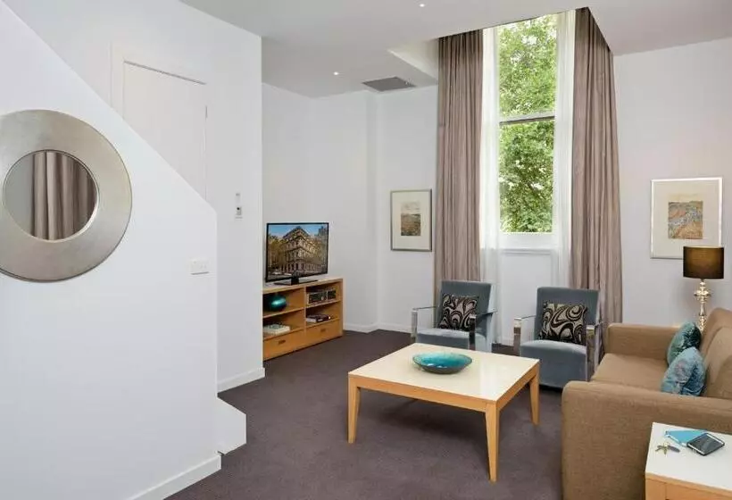 Hotel Treasury On Collins