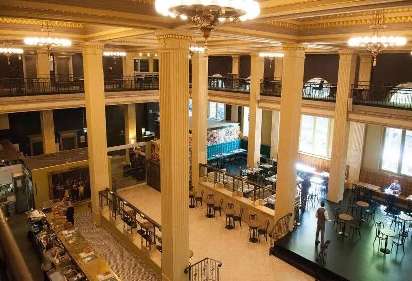 Hotel Treasury On Collins