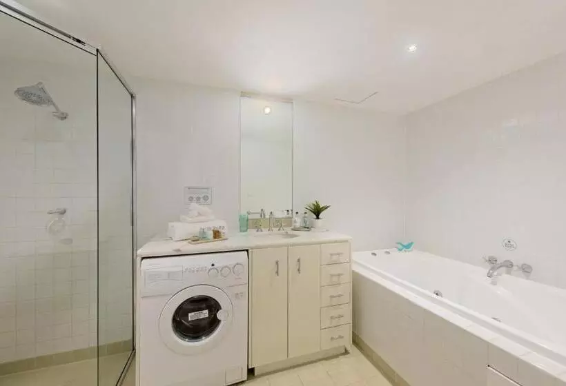 Hotel Treasury On Collins