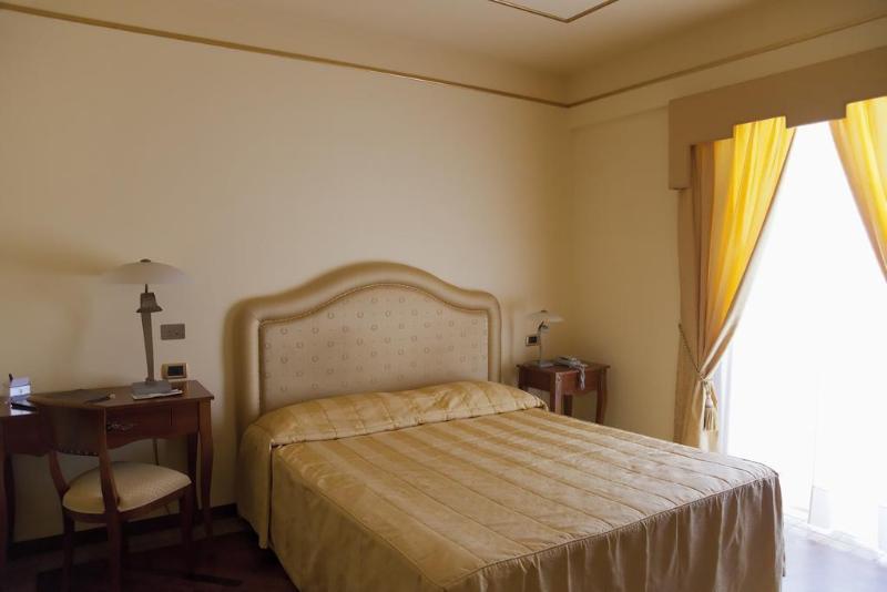 Отель Tritone Lipari