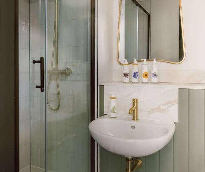 Native Kings Wardrobe, St Pauls