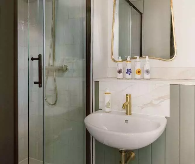 Native Kings Wardrobe, St Pauls