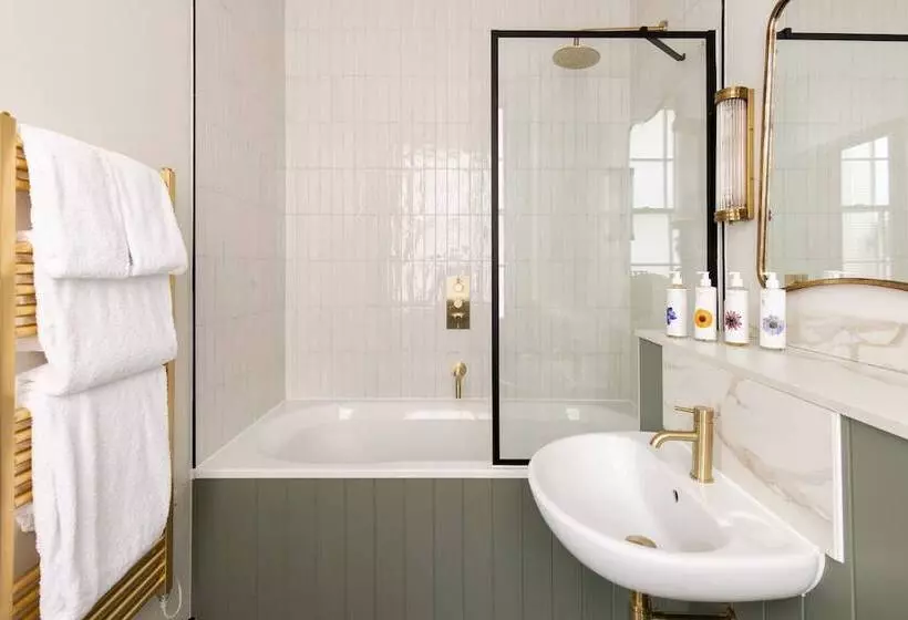 Native Kings Wardrobe, St Pauls