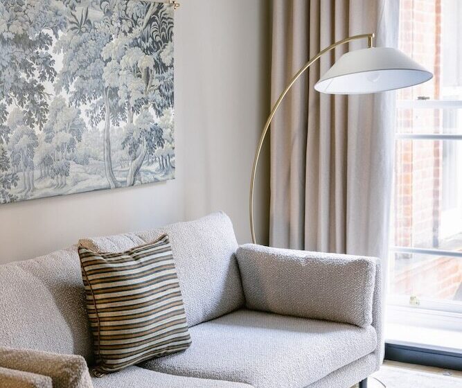 Native Kings Wardrobe, St Pauls