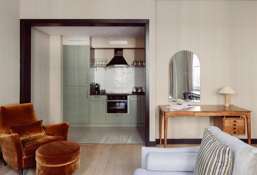 Native Kings Wardrobe, St Pauls