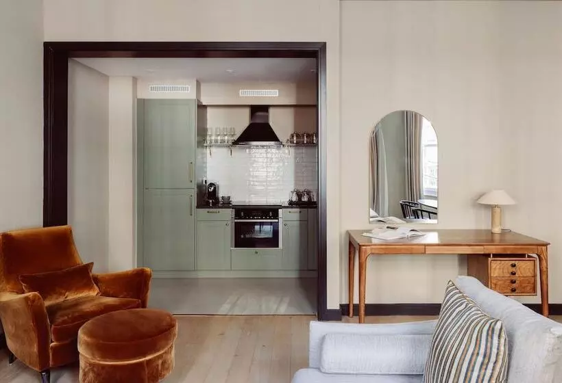 Native Kings Wardrobe, St Pauls