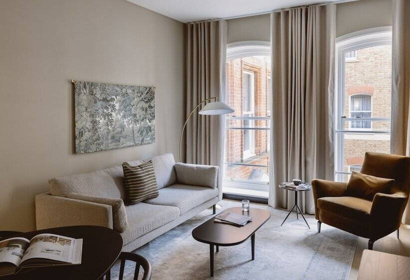 Native Kings Wardrobe, St Pauls