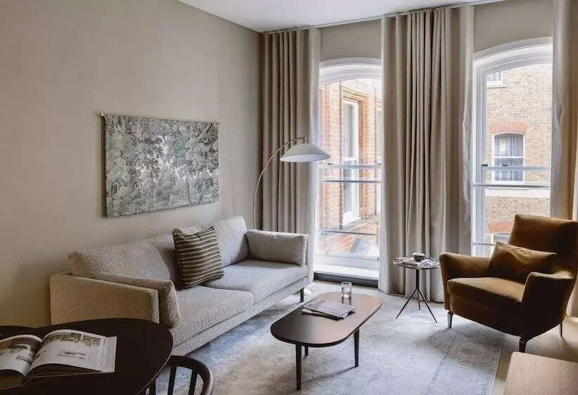 Native Kings Wardrobe, St Pauls