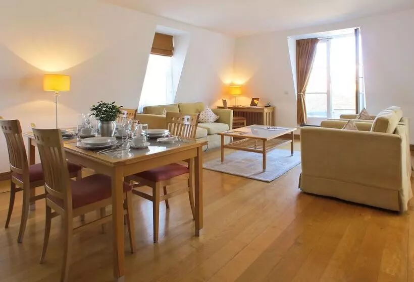 Native Kings Wardrobe, St Pauls