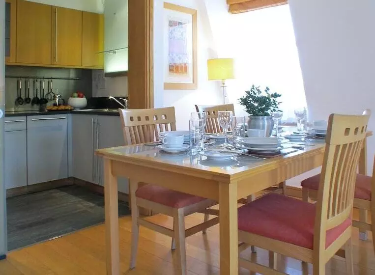 Native Kings Wardrobe, St Pauls