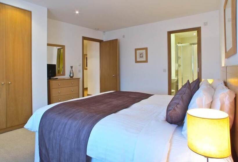 Native Kings Wardrobe, St Pauls