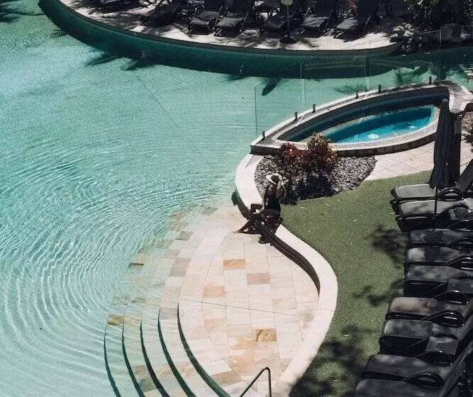 Pullman Palm Cove Sea Temple Resort & Spa