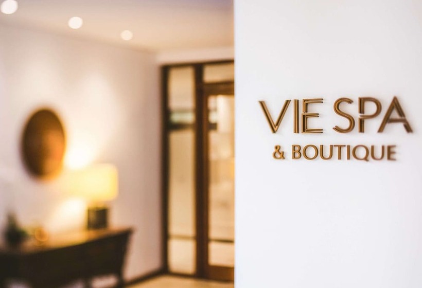 Pullman Palm Cove Sea Temple Resort & Spa