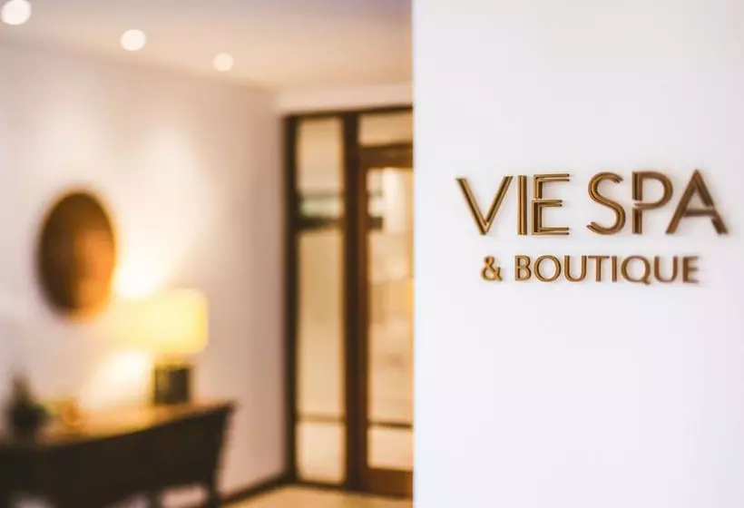 Pullman Palm Cove Sea Temple Resort & Spa