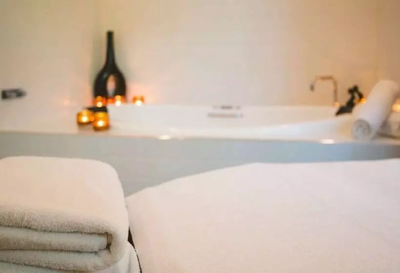 Pullman Palm Cove Sea Temple Resort & Spa