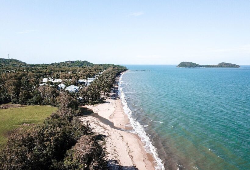 Pullman Palm Cove Sea Temple Resort & Spa