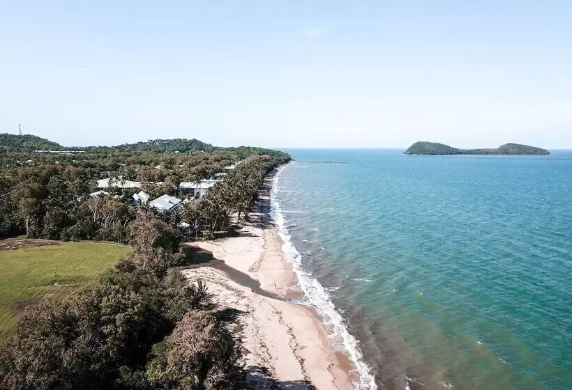 Pullman Palm Cove Sea Temple Resort & Spa