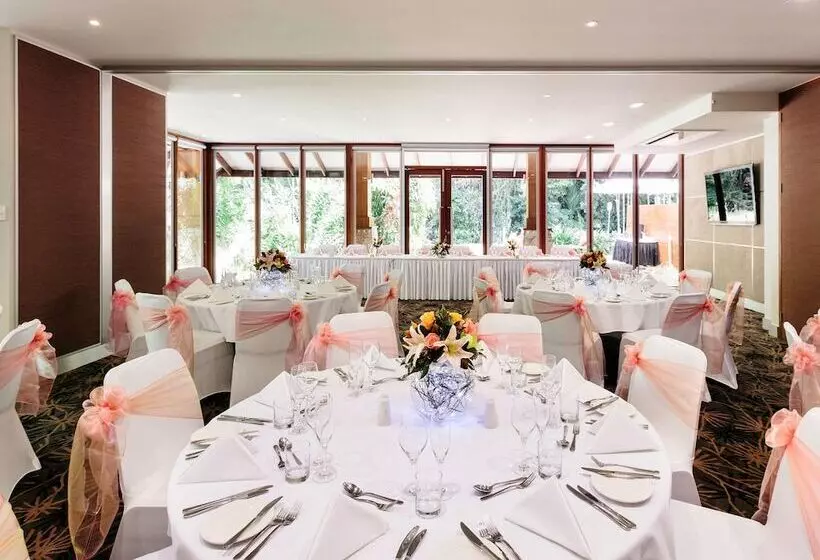 Pullman Palm Cove Sea Temple Resort & Spa