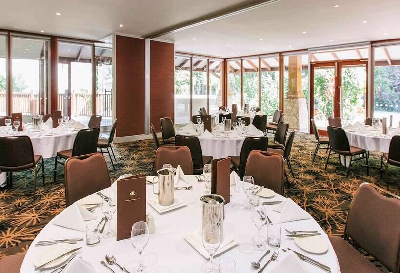 Pullman Palm Cove Sea Temple Resort & Spa