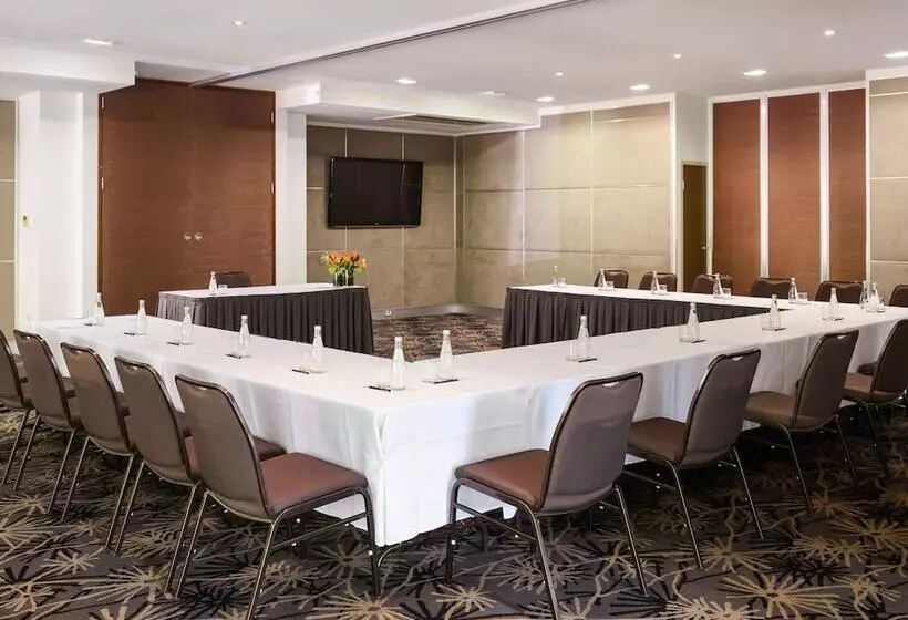 Pullman Palm Cove Sea Temple Resort & Spa