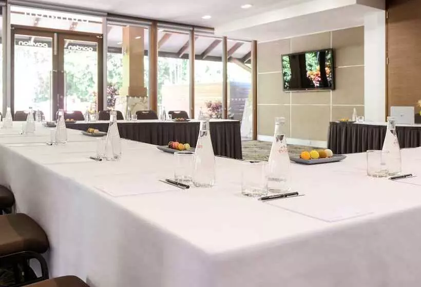 Pullman Palm Cove Sea Temple Resort & Spa