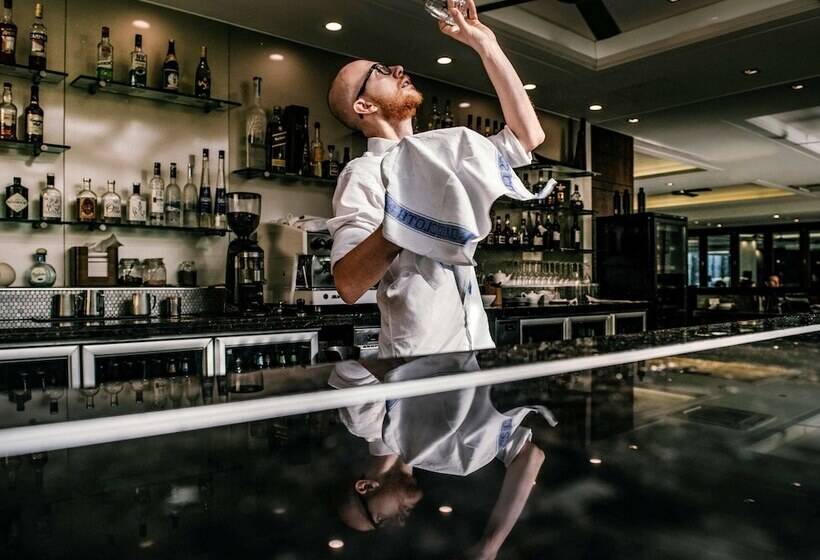 Pullman Palm Cove Sea Temple Resort & Spa