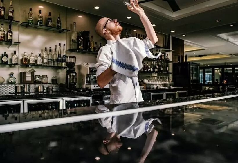 Pullman Palm Cove Sea Temple Resort & Spa