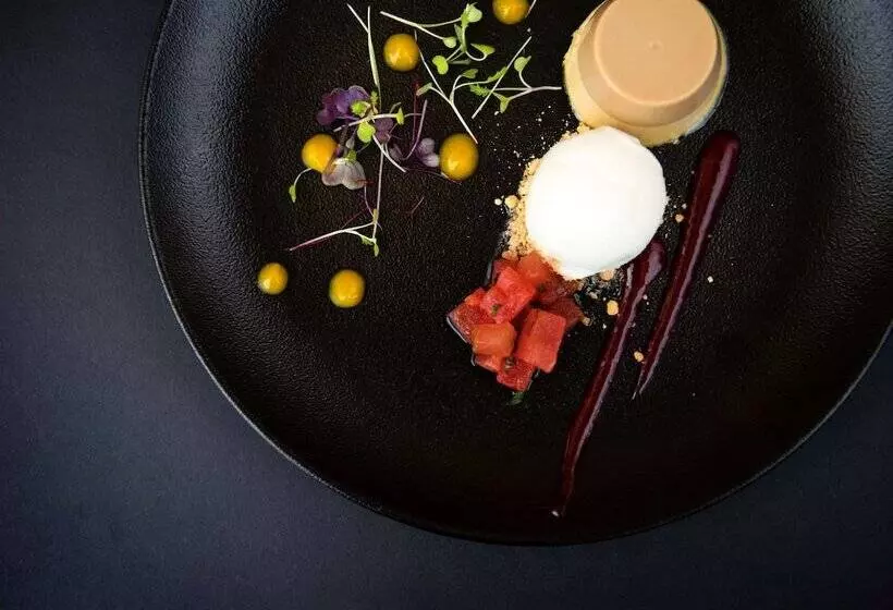 Pullman Palm Cove Sea Temple Resort & Spa