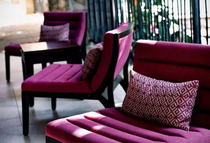 Pullman Palm Cove Sea Temple Resort & Spa