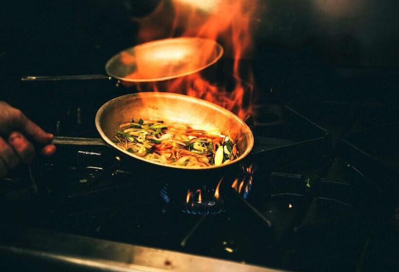 Pullman Palm Cove Sea Temple Resort & Spa