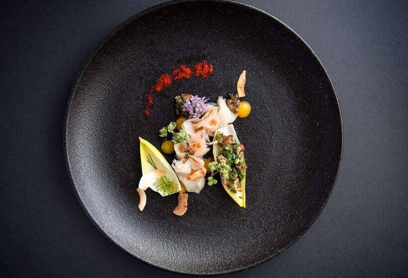 Pullman Palm Cove Sea Temple Resort & Spa