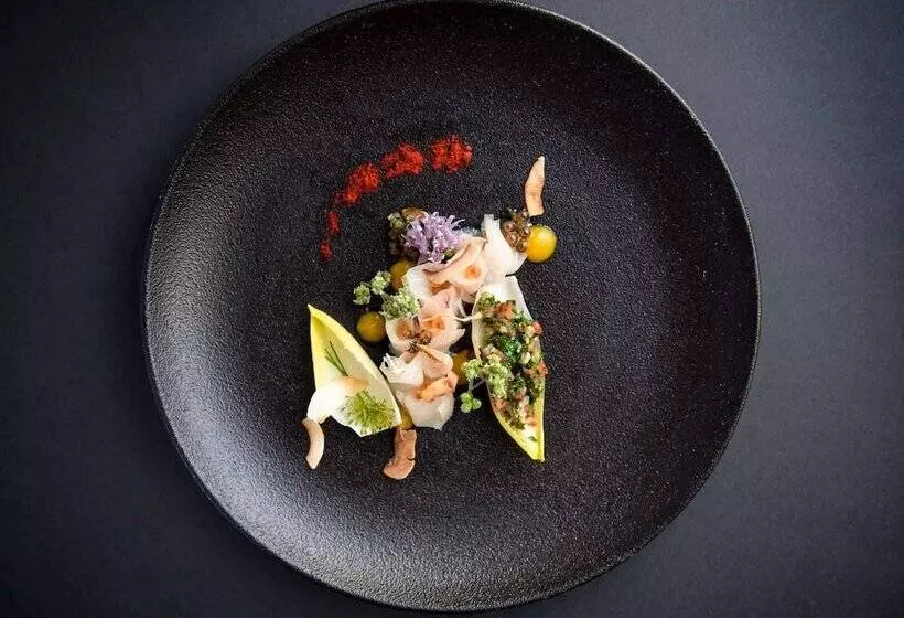 Pullman Palm Cove Sea Temple Resort & Spa