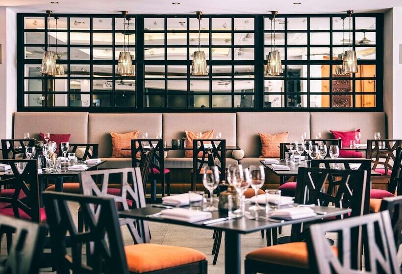 Pullman Palm Cove Sea Temple Resort & Spa