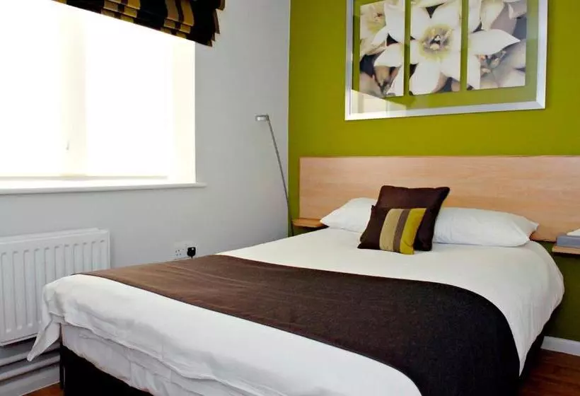 Burleigh Court Hotel And Leisure